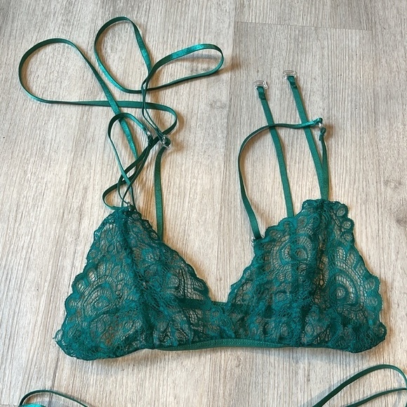 Sexy Lingerie Criss Cross Ladder Cut-Out Lingerie Set Medium - Picture 3 of 5